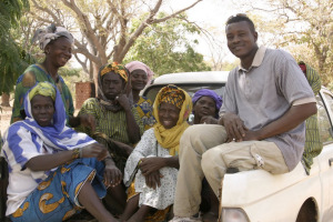 winrock-farmer-to-farmer-staff-and-members-of-a-womens-cooperative-in-mali