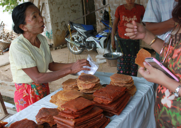 Final stop: purchasing mango leather to bring back to the office (photo: Brian Flanagan)